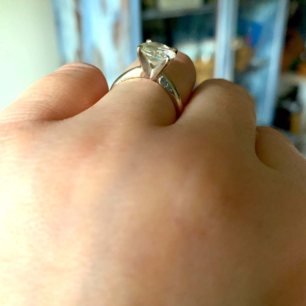 14k white gold moissanite ring, 2k stone, 5.5